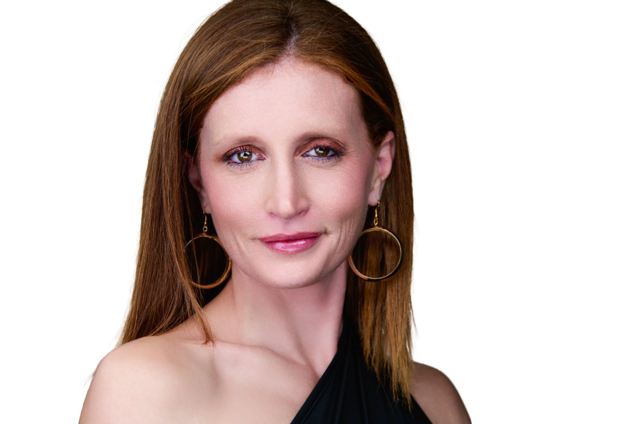 One More Minute for Courtney, Pleaseバレリー Conversations with Courtney Barriere - Voyage South Carolina Magazine